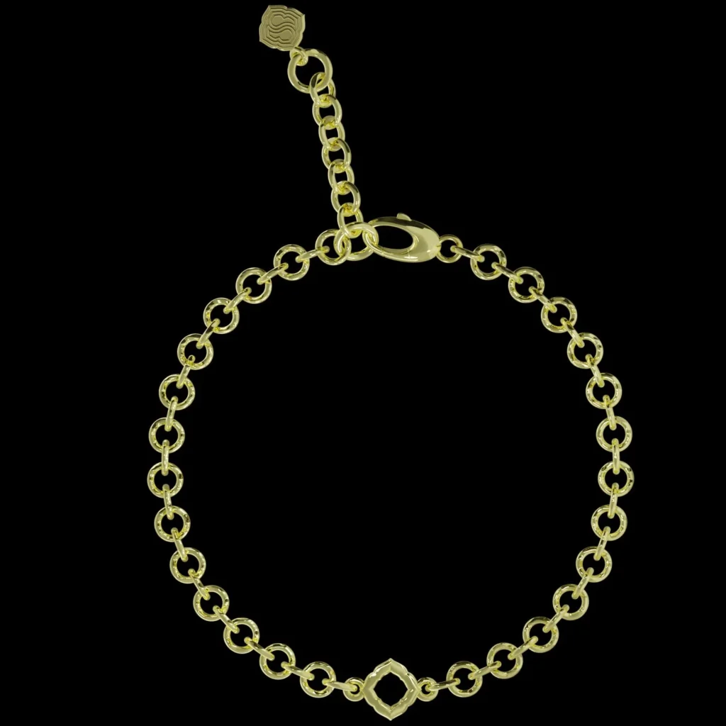Bracciale a catena in oro giallo con ciondolo a forma di S su sfondo nero, Siklah